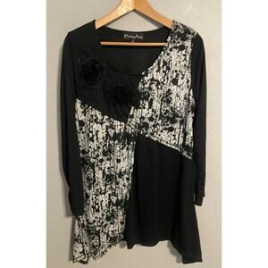 Pretty Angel Tunic Top Womens Medium Black White Abstract Asymmetrical Hem Artsy